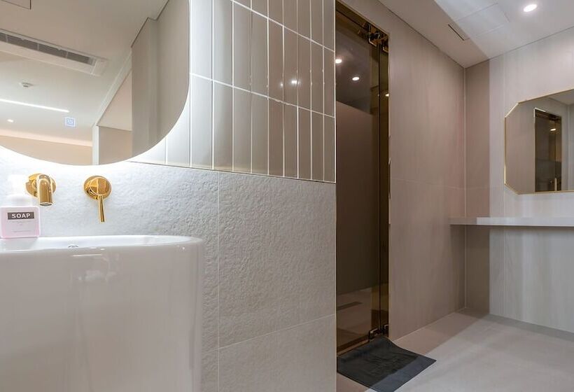 استودیو خانوادگی, Denbasta Central Hotel Seomyeon