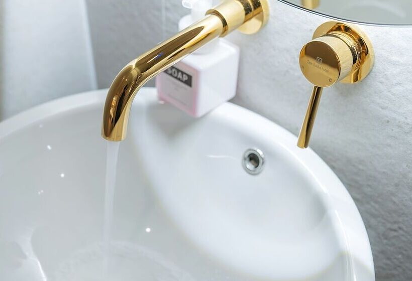 استودیو خانوادگی, Denbasta Central Hotel Seomyeon