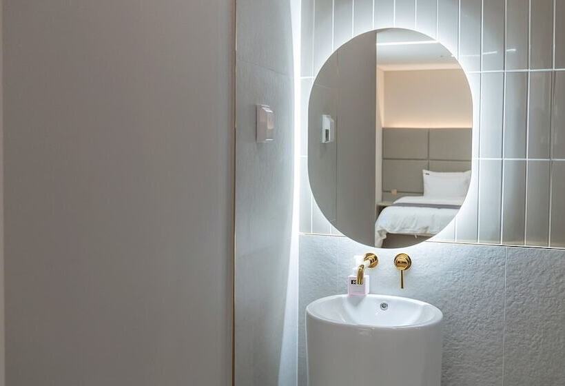 استودیو خانوادگی, Denbasta Central Hotel Seomyeon