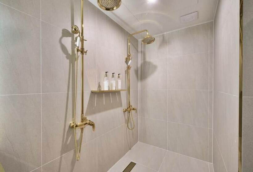 استودیوی استاندارد, Denbasta Central Hotel Seomyeon