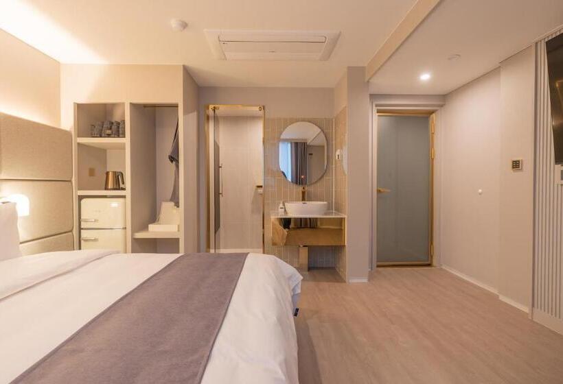 اتاق استاندارد با تخت بزرگ, Denbasta Central Hotel Seomyeon