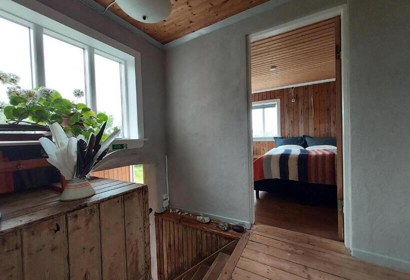 اتاق استاندارد با سرویس بهداشتی مشترک, Guesthouse Nýp