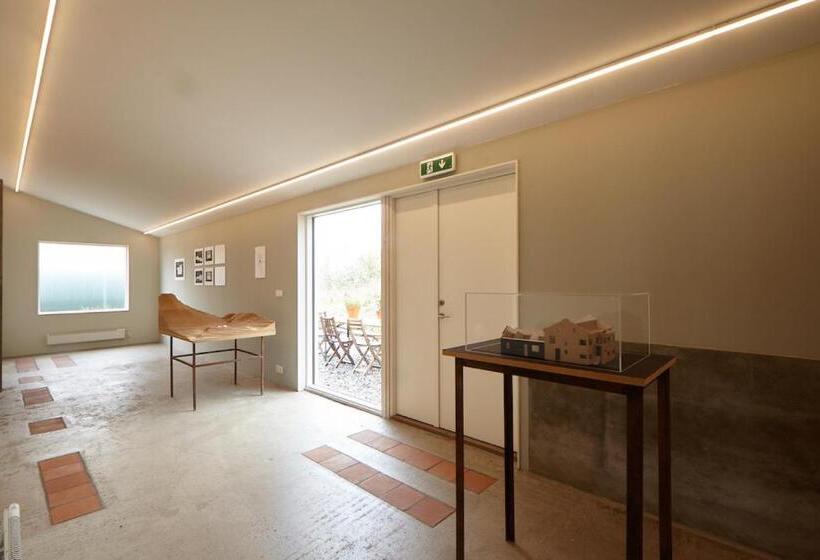 اتاق استاندارد با سرویس بهداشتی مشترک, Guesthouse Nýp