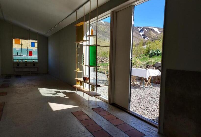 اتاق استاندارد با سرویس بهداشتی مشترک, Guesthouse Nýp