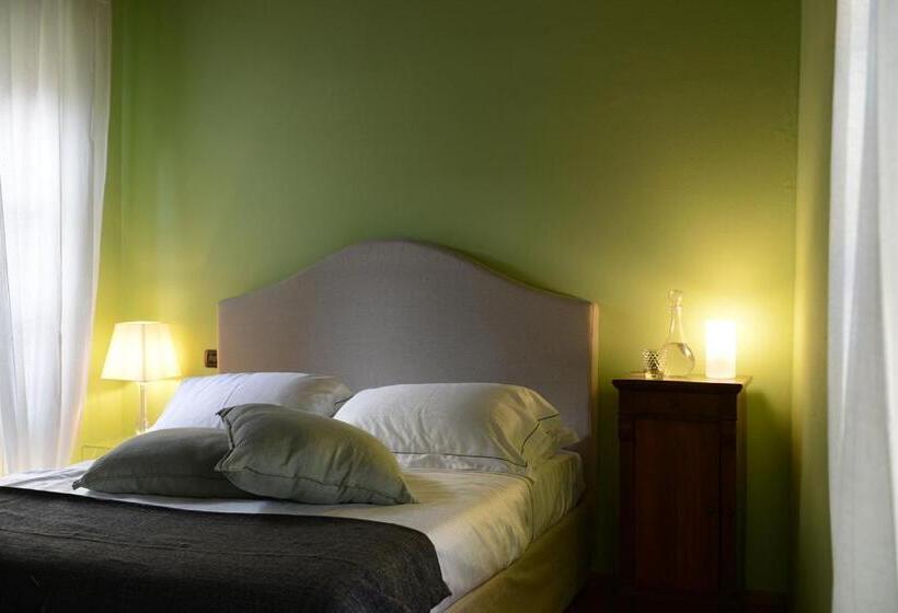 Chambre Deluxe, Ai Santinelli
