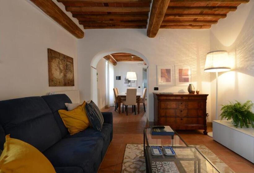 Suite 3 Chambres, Ai Santinelli