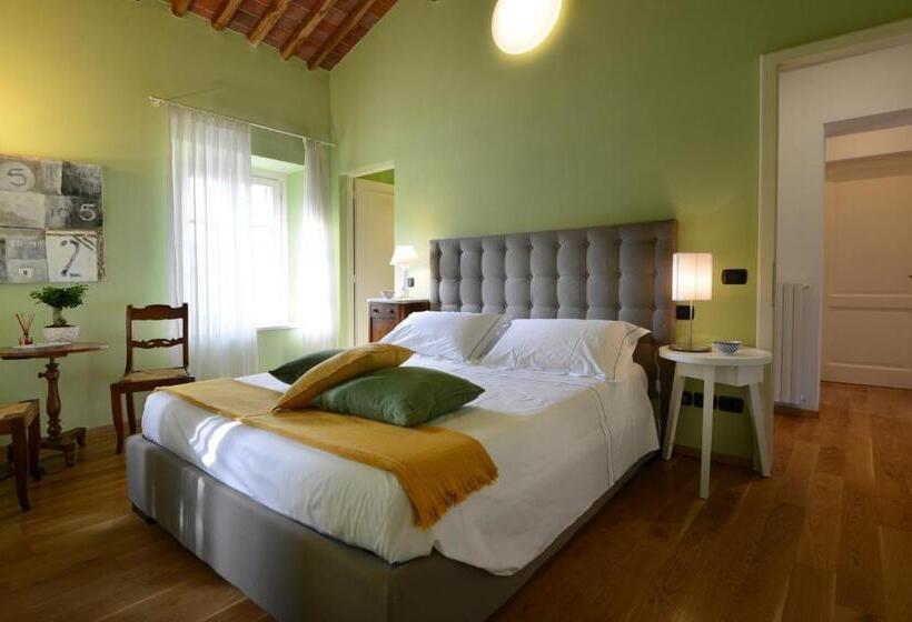 Suite 3 Chambres, Ai Santinelli