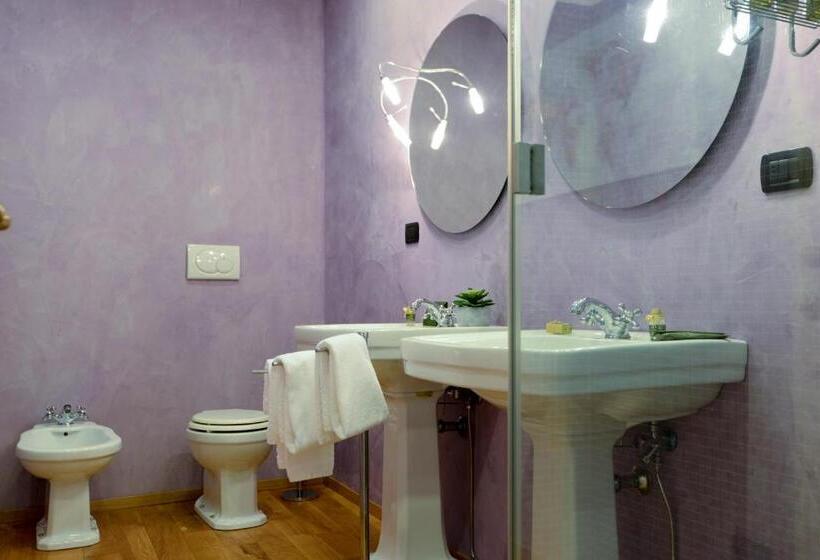 3 Bedroom Suite, Ai Santinelli