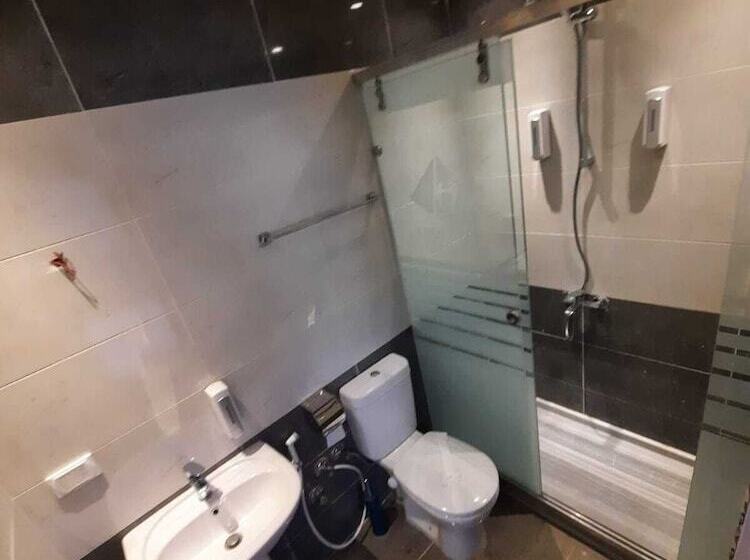 اتاق لوکس یک تخته, Midtown Hostel