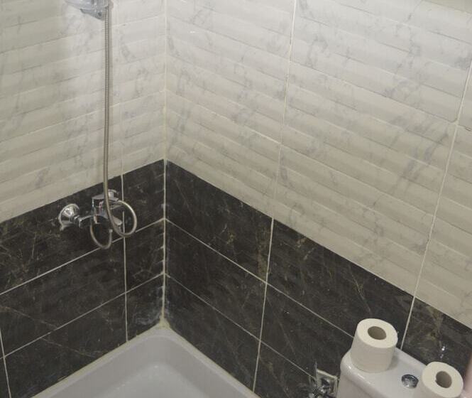 اتاق لوکس یک تخته, Midtown Hostel