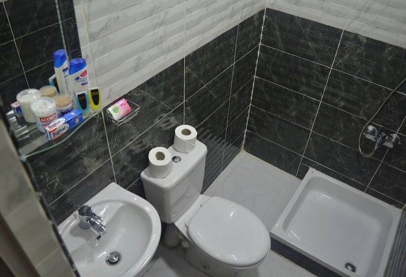 اتاق لوکس سه تخته, Midtown Hostel