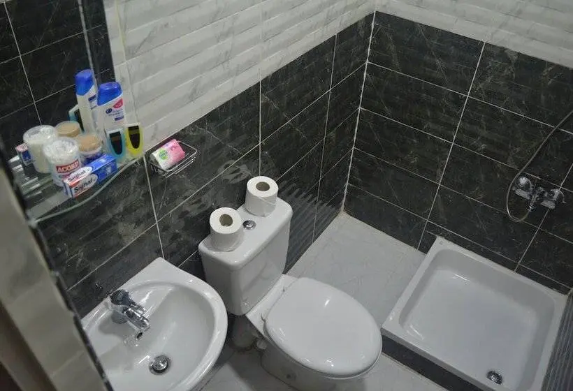 اتاق لوکس سه تخته, Midtown Hostel