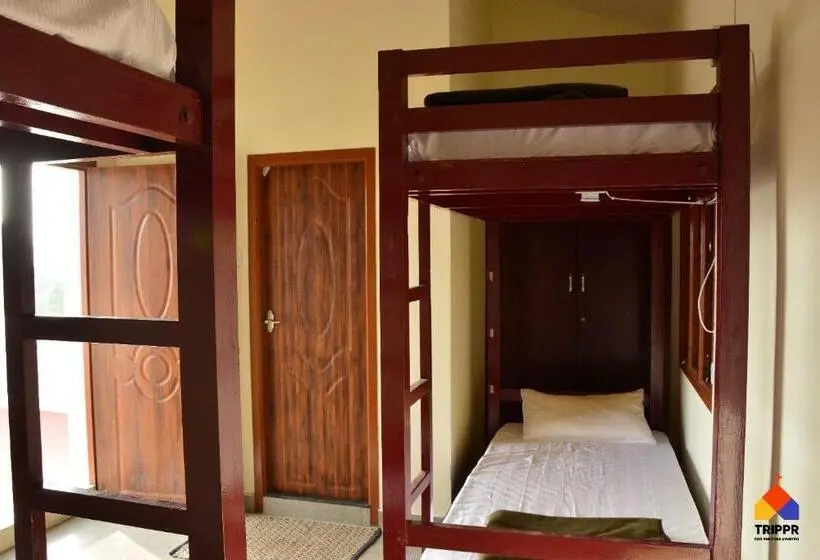 ルームシェアのワンベッド, Trippr Kodaikanal Backpacker Hostel