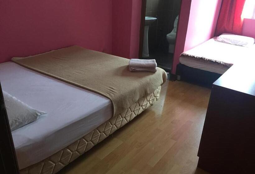 غرفة قياسية ثلاثية, Golden Night Hotel Cameron Highlands