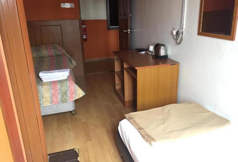 Номер Стандарт Трехместный, Golden Night Hotel Cameron Highlands