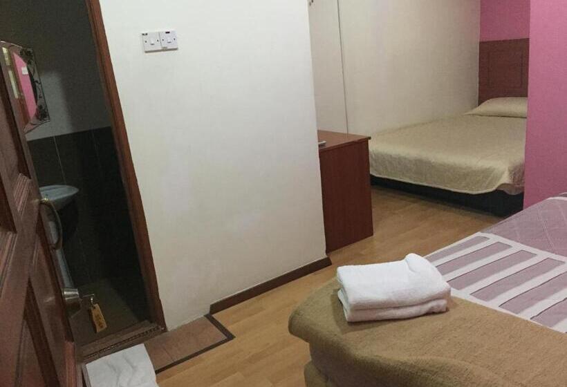 غرفة قياسية ثلاثية, Golden Night Hotel Cameron Highlands