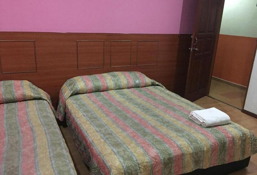 Четырехместный Номер Стандарт, Golden Night Hotel Cameron Highlands