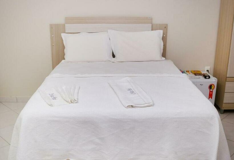 스탠다드 싱글 룸, O Neves