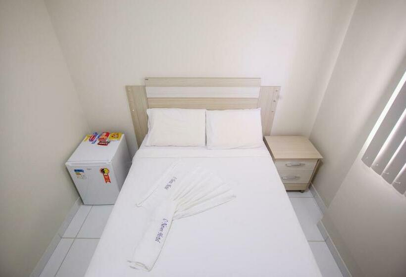 스탠다드 싱글 룸, O Neves