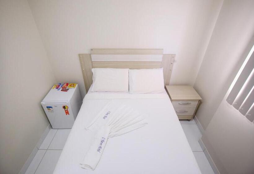 스탠다드 룸, O Neves