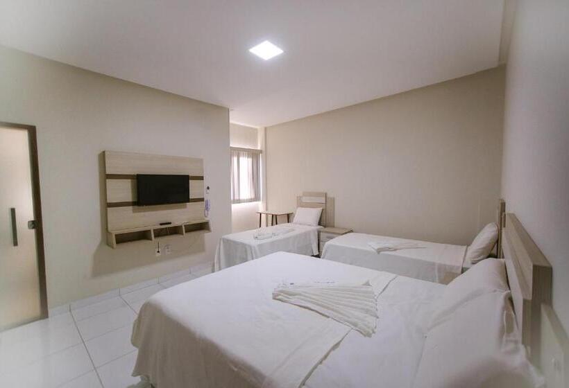 스탠다드 트리플 룸, O Neves