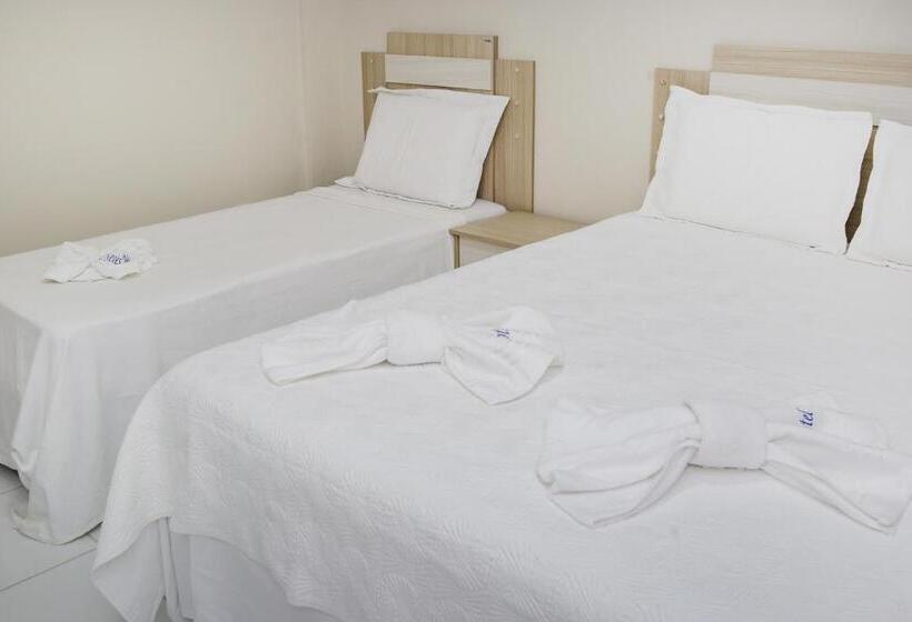 스탠다드 트리플 룸, O Neves