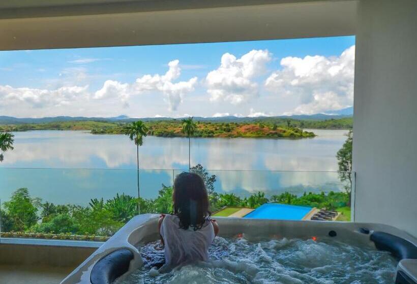 סוויטה, Lakerose Wayanad Resort