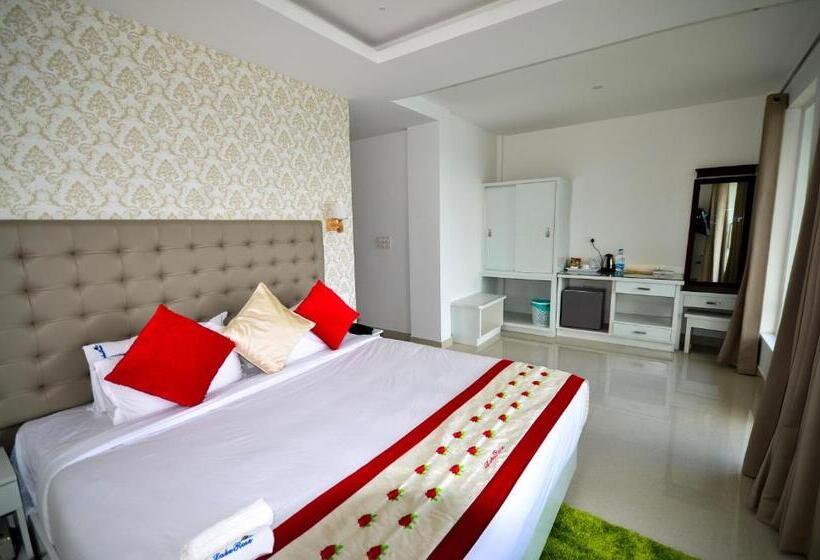 חדר סטנדרט עם מרפסת, Lakerose Wayanad Resort