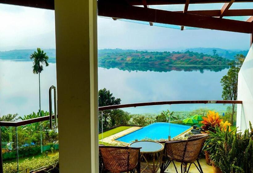 חדר סטנדרט עם מרפסת, Lakerose Wayanad Resort