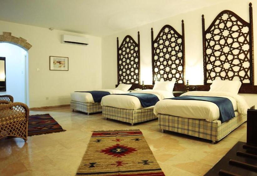 اتاق استاندارد سه نفره, The Old Village Hotel & Resort