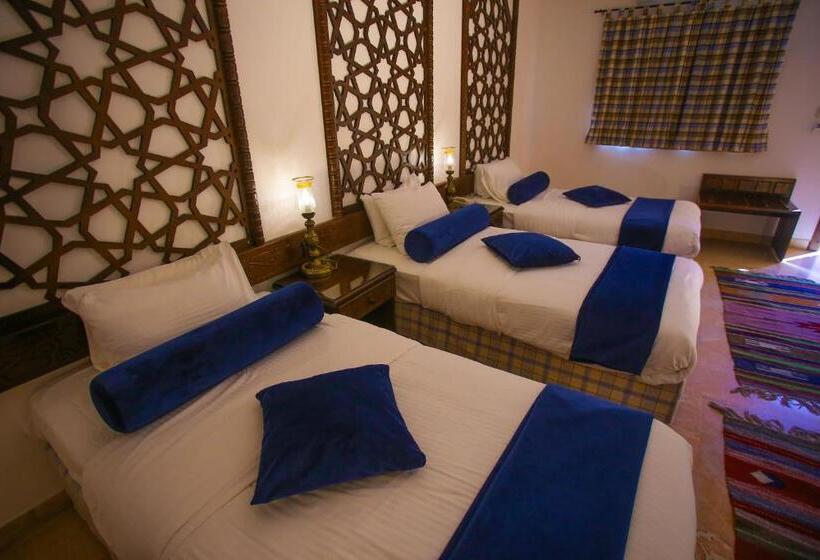 اتاق استاندارد سه نفره, The Old Village Hotel & Resort