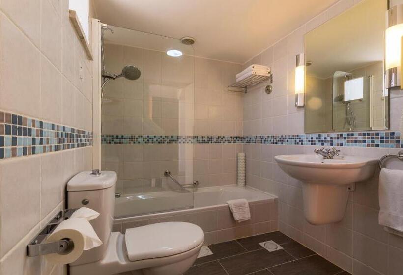 اتاق استاندارد سه نفره, The Old Village Hotel & Resort