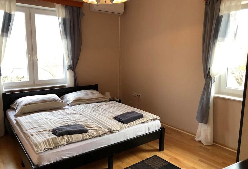 חדר משפחתי, Villamerica