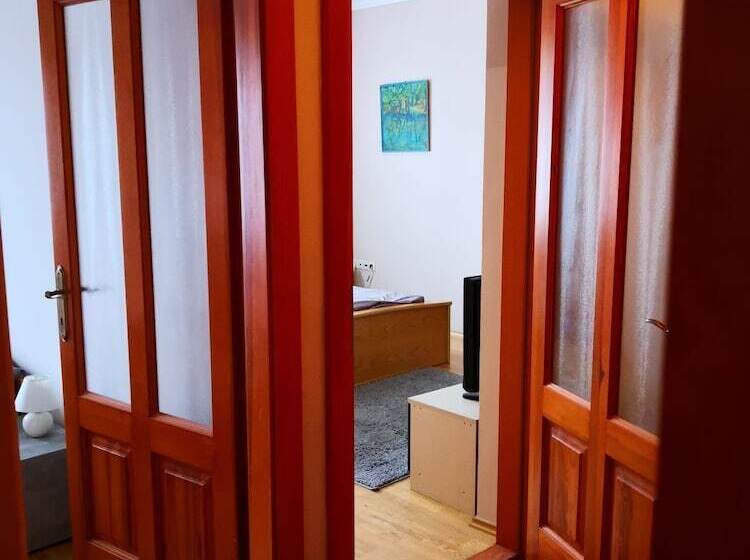 חדר משפחתי, Villamerica