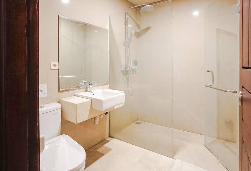 Pokój Standard Trzyosobowy, Akarsa Transit