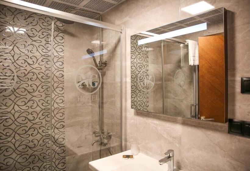 Quarto Familiar, New Gate