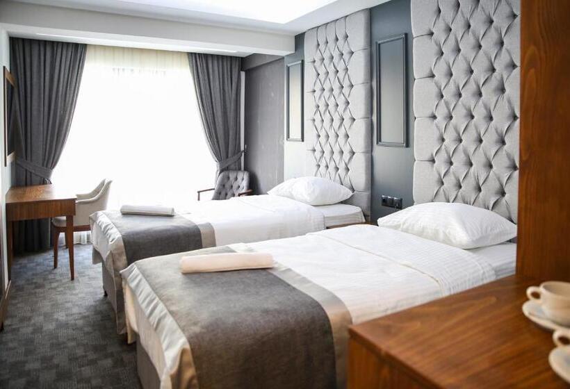 Quarto Familiar, New Gate