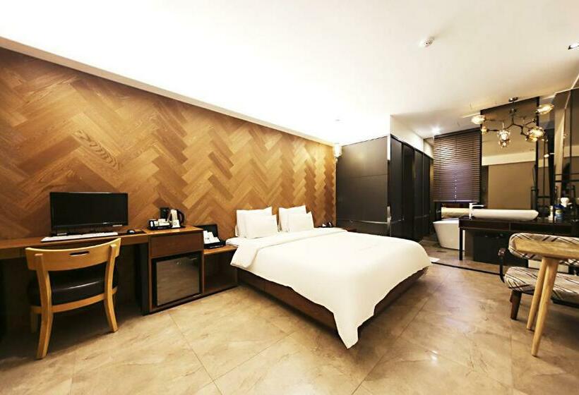 חדר דלוקס, Masan Almond