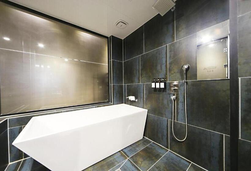 חדר דלוקס, Masan Almond