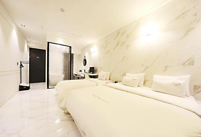 חדר דלוקס, Masan Almond