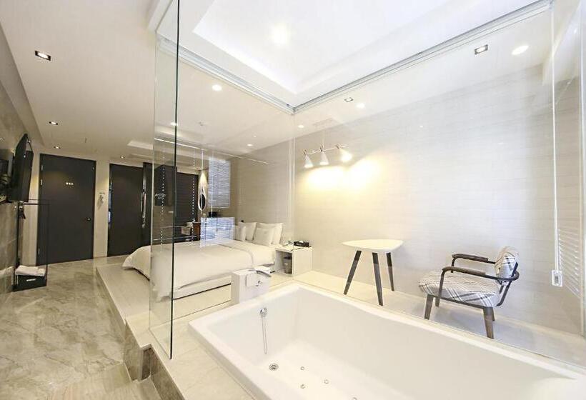 סוויטה, Masan Almond