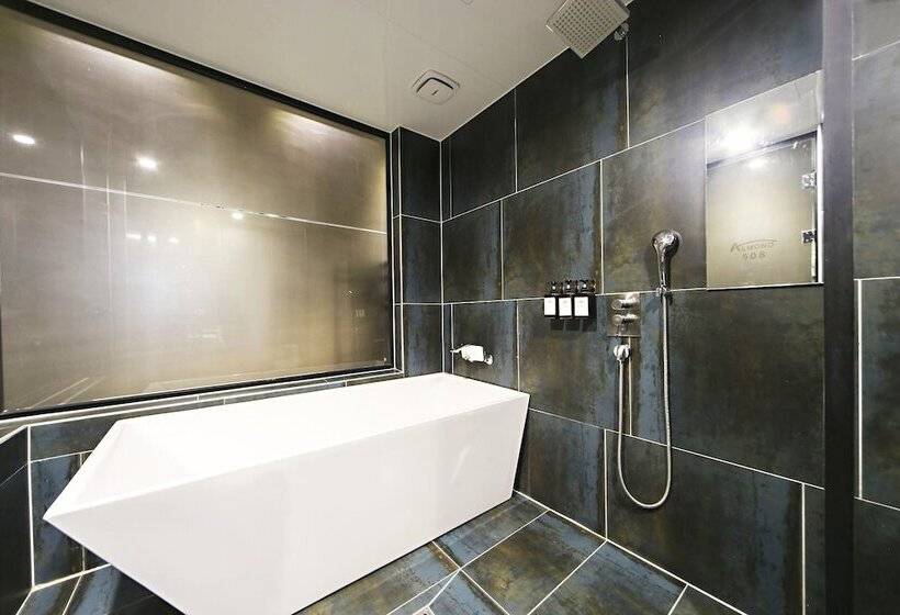 חדר דלוקס, Masan Almond