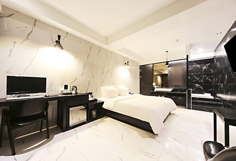 חדר דלוקס, Masan Almond