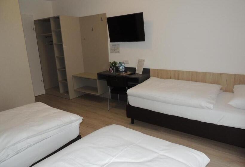 חדר קלאסי לשלושה, Avia Motel Bisamberg