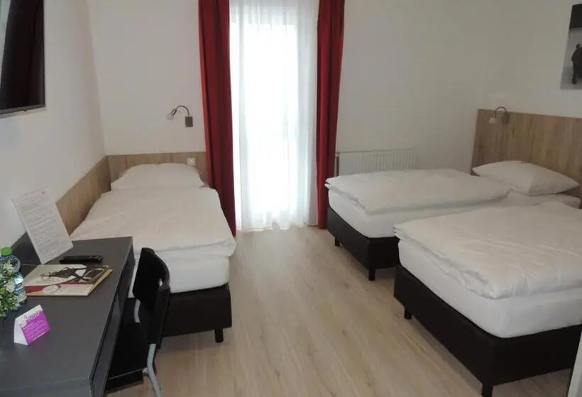 Classic Kolmen Hengen Huone, Avia Motel Bisamberg