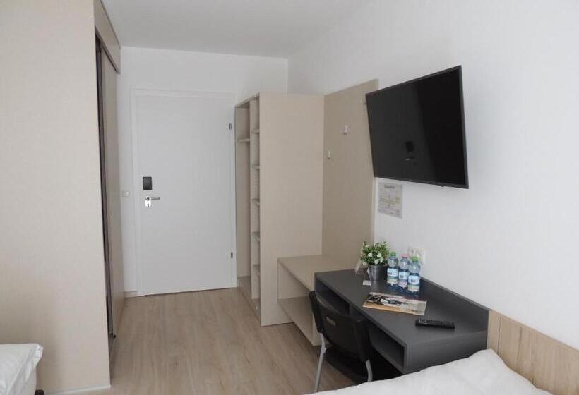 חדר קלאסי לשלושה, Avia Motel Bisamberg