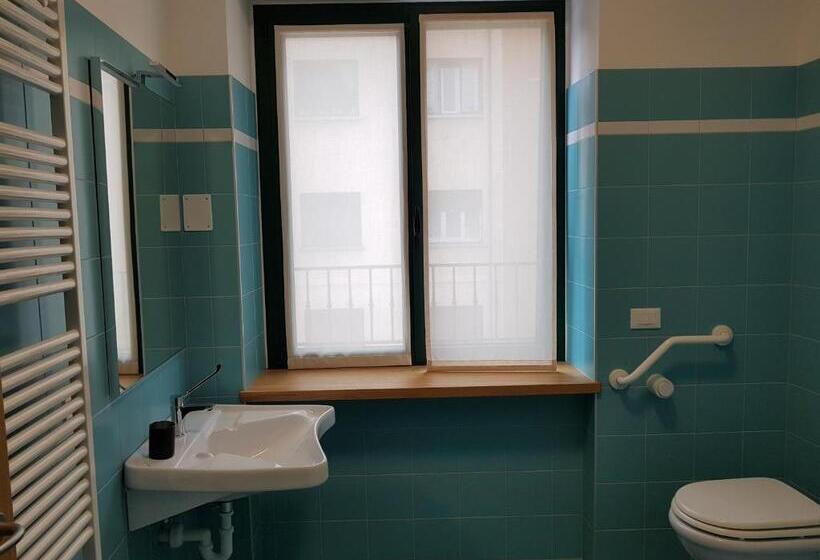 اتاق استاندارد با تخت بزرگ برای معلولان, I Personaggi