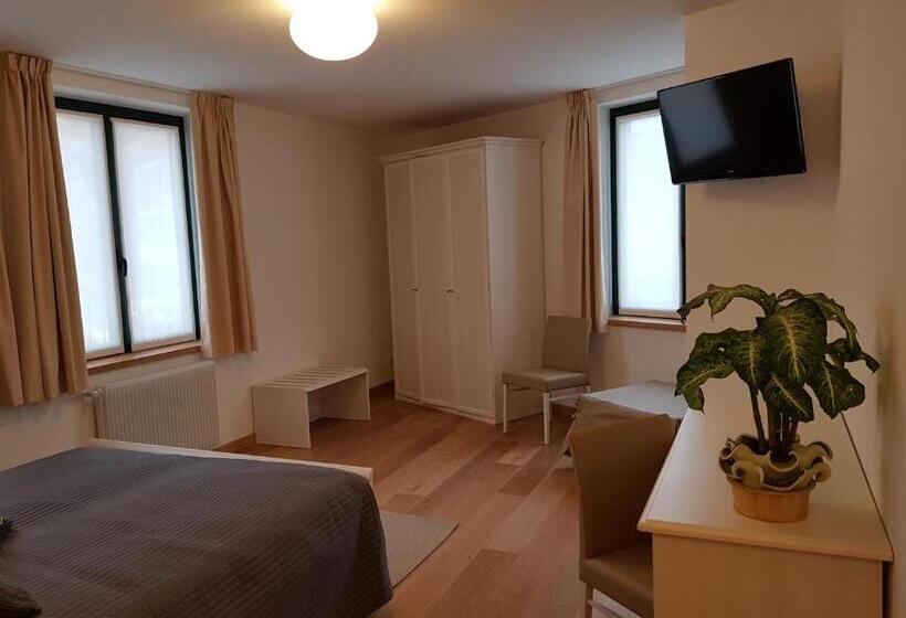 اتاق استاندارد, I Personaggi