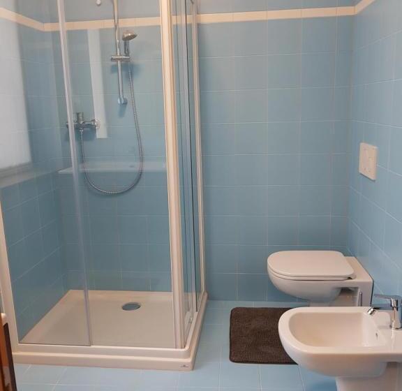 اتاق لوکس یک تخته, I Personaggi