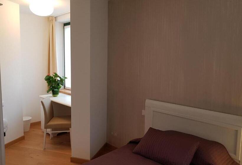 اتاق لوکس یک تخته, I Personaggi